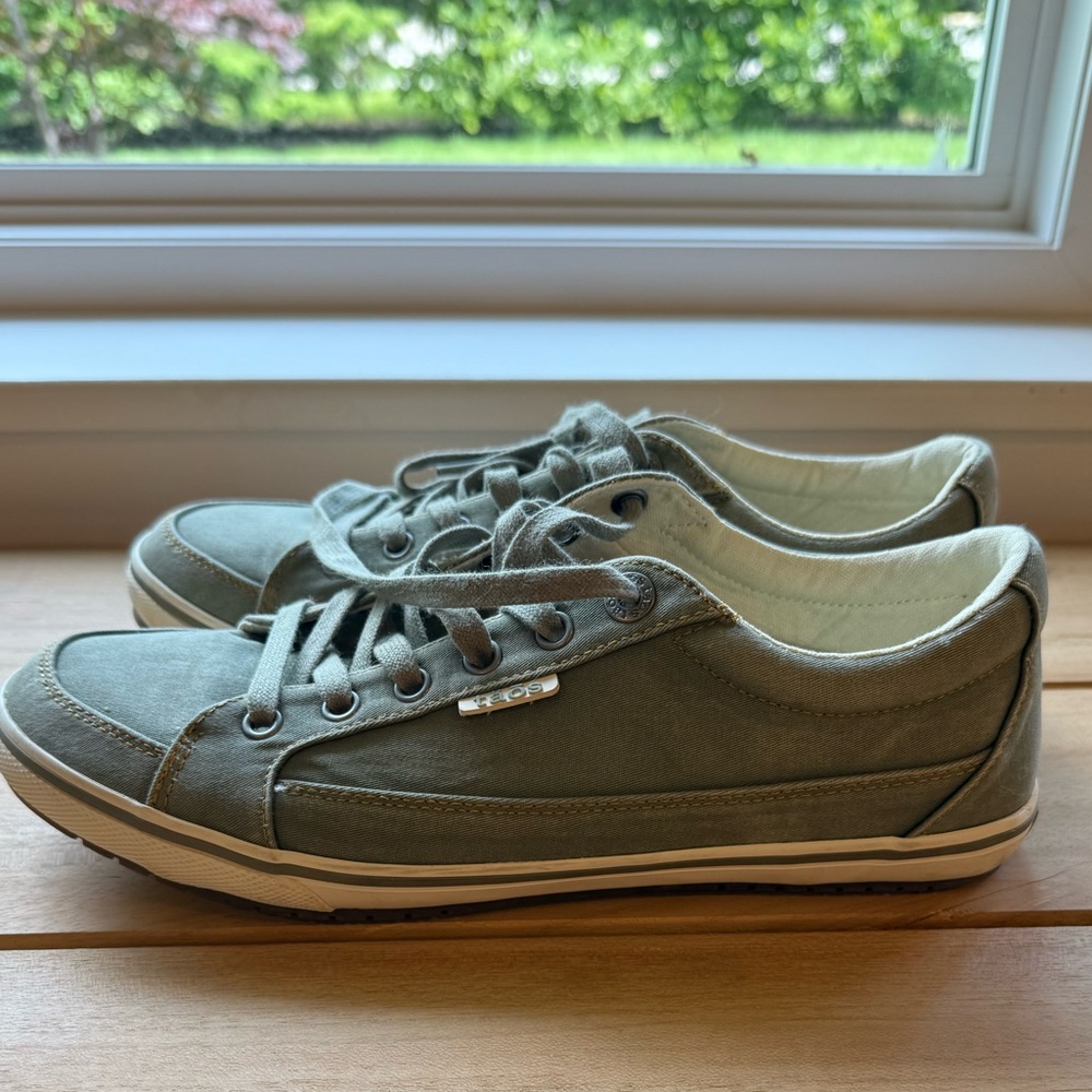 Taos Moc Star 2 Sneakers in Sage Green Size 9.5